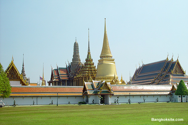 WatPrakaeo201LMax.JPG (138125 bytes)