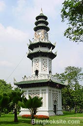 LumpiniPark103.JPG (21078 bytes)