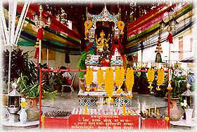 GoldenBuddha3.jpg (33170 bytes)