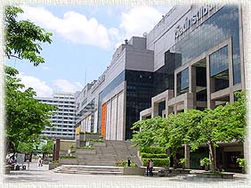 WorldTrade11.JPG (26648 bytes)