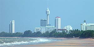 JomtienBeach103A.JPG (10346 bytes)