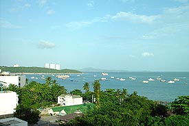 JomtienBeach103B.JPG (16462 bytes)