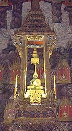EmeraldBuddha1B.JPG (19835 bytes)
