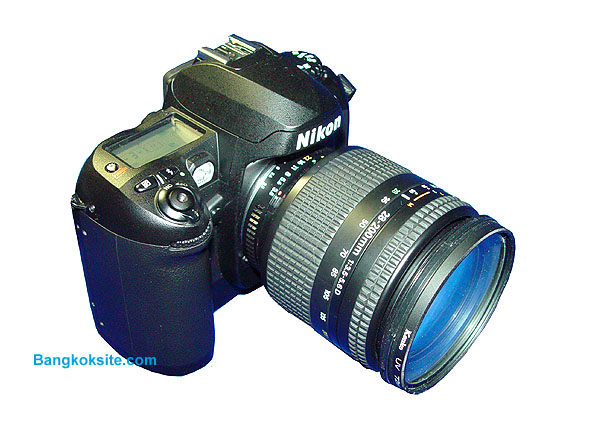 D100Front1L.JPG (71858 bytes)