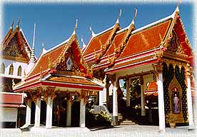 WatEntrance1L.jpg (22874 bytes)