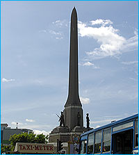 VictoryMonument.jpg (11734 bytes)