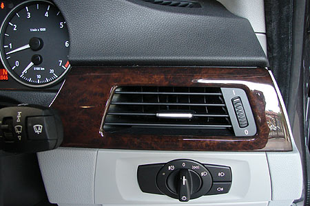 Interior21_450.jpg (38617 bytes)