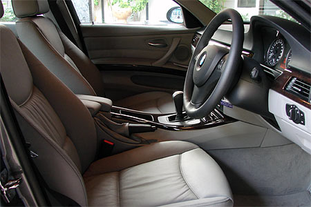 Interior22_450.jpg (34396 bytes)