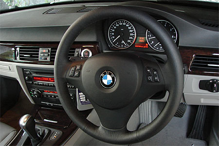 Interior23_450.jpg (36458 bytes)