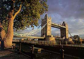 LondonBridgeL.jpg (20366 bytes)