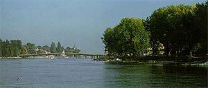 Travel21.jpg (10976 bytes)