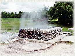 SanKamphaeng2.jpg (18511 bytes)