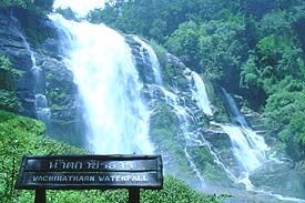 Waterfalls4.JPG (21628 bytes)