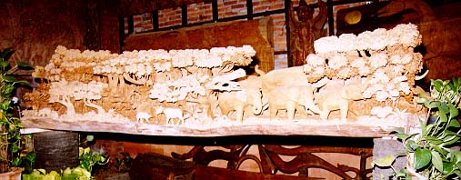 WoodCarving20.JPG (39640 bytes)