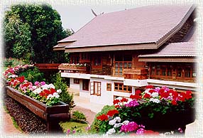 RoyalVilla2.jpg (27024 bytes)