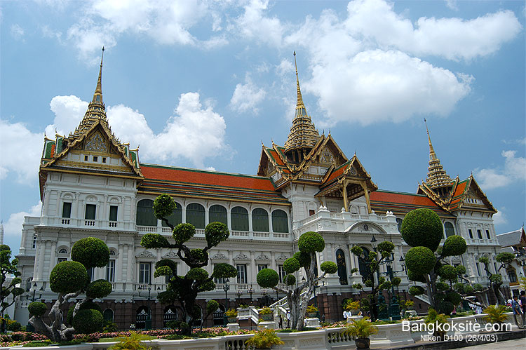 WatPrakaeo205L.jpg (129517 bytes)