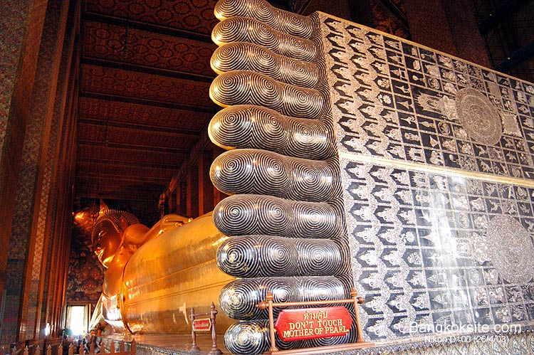 WatPrakaeo209L.jpg (137712 bytes)