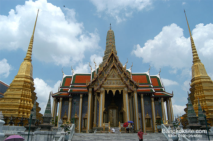 WatPrakaeoLAA.jpg (127420 bytes)