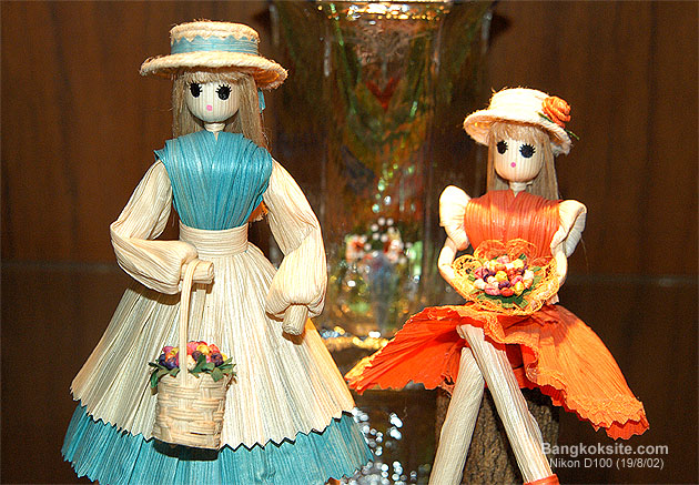 DollsD1001.JPG (124708 bytes)