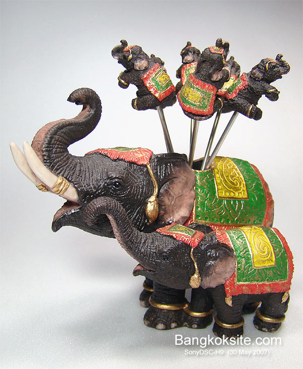 Elephant1L_600.jpg (119551 bytes)