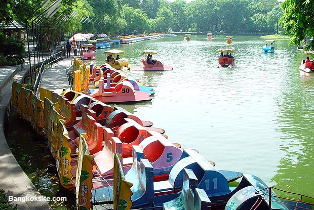 KhaodinBoatML.jpg (106726 bytes)