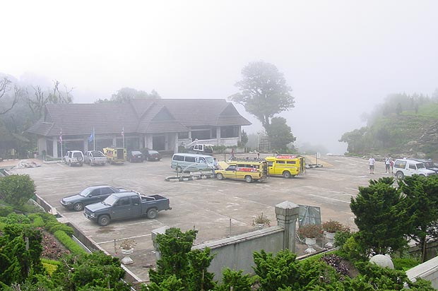 Mahathat896.JPG (57518 bytes)