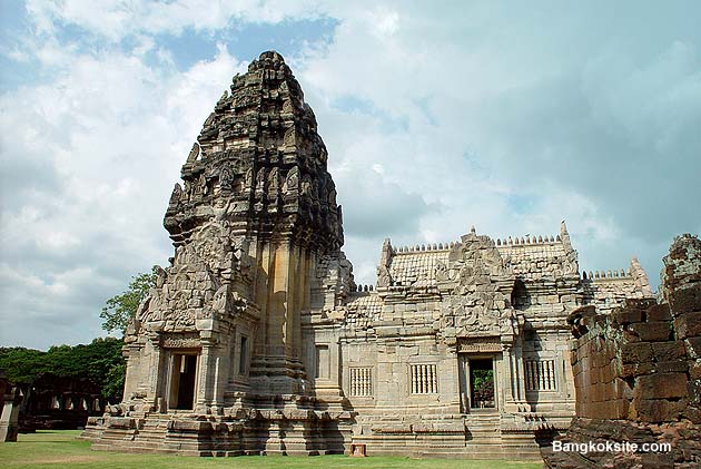 Phimai101L.JPG (70383 bytes)