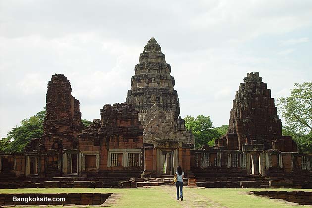 Phimai102L.JPG (48537 bytes)