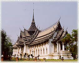 AncientCity1.jpg (20339 bytes)