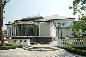 BangPaIn101.JPG (25062 bytes)