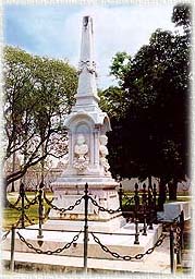 Monument1.jpg (24047 bytes)