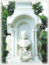 Monument3.jpg (18599 bytes)