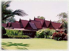 RoseGarden1.jpg (22569 bytes)