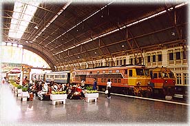 HuaLamPong2.jpg (25282 bytes)