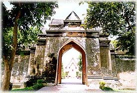 Lopburi08A.jpg (32705 bytes)