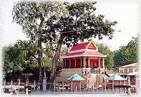 Shrine1.jpg (31838 bytes)