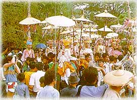 Ceremony1L.jpg (27936 bytes)