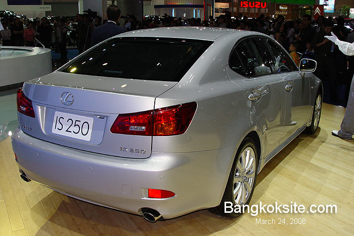 Lexus250A.jpg (86279 bytes)