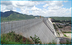 ThadanDam2.jpg (17113 bytes)