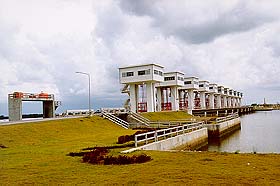 PakPanangDam.jpg (16525 bytes)