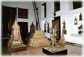 WoodCarving3A.jpg (17804 bytes)