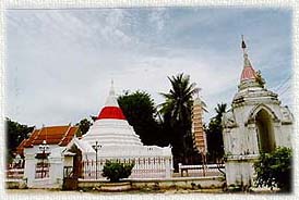 WatPoramai24B.JPG (17989 bytes)