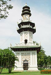 LumpiniPark112.JPG (18234 bytes)