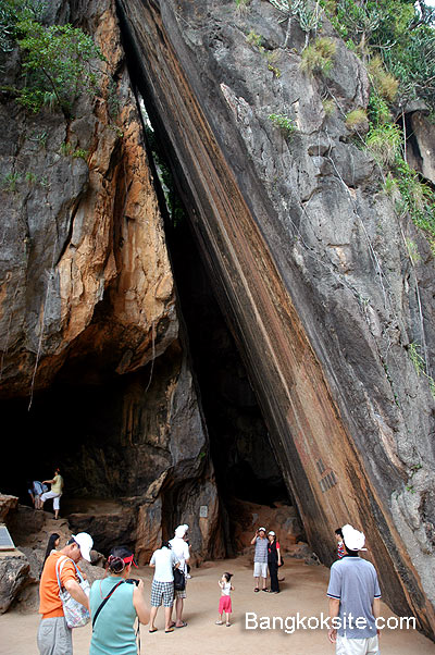 PNG8530L_400.jpg (99348 bytes)