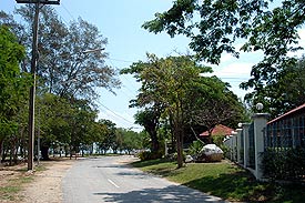 Ratchaniwet2.jpg (22197 bytes)