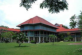 Ratchaniwet4.jpg (18147 bytes)