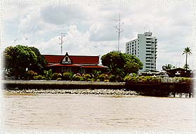 Riverside2.jpg (16915 bytes)