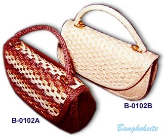 LadyBag0102D.JPG (27699 bytes)