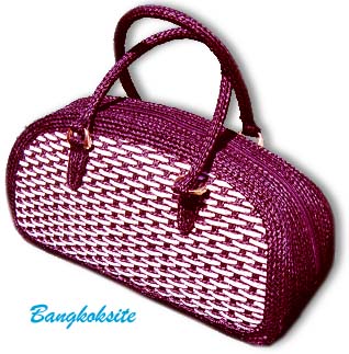 LadyBag0111A.JPG (39266 bytes)