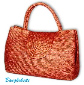 LadyBag0118B.JPG (29131 bytes)